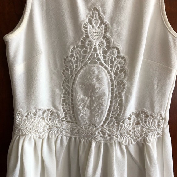 White dress - Picture 2 of 3